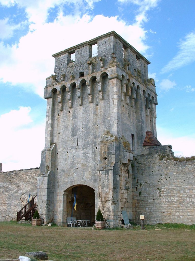 Photo du Château de Druyes - Druyes-les-Belles-Fontaines