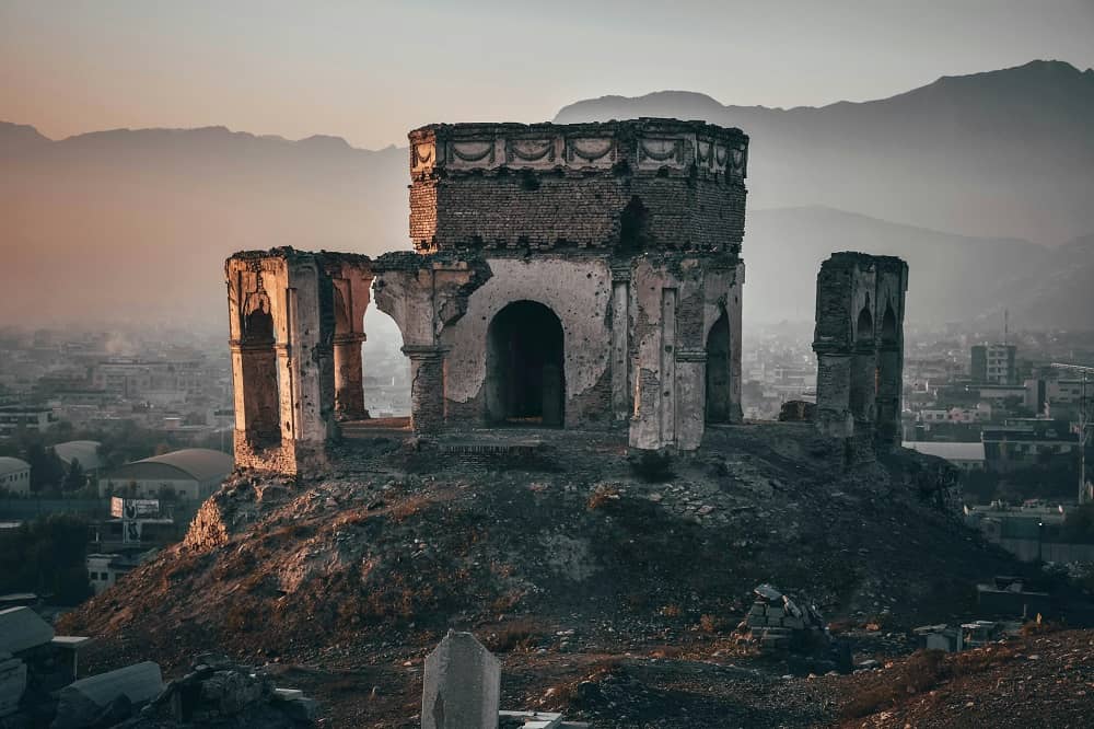 Ruines d'un château à vendre.